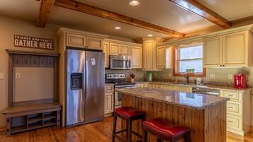 House, Berbilang Katil, Hot Tub, Mountain View (Skyland Cabin) | Dapur peribadi | Pembancuh kopi/teh