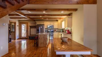 House, Multiple Beds, Hot Tub, Mountain View (Skyland Cabin) | Private kitchen | Coffee/tea maker