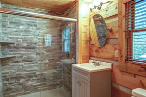 Designer toiletries, towels, toilet paper - The Nest at Seven Devils (Banner Elk)