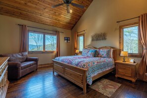 Casa, diversos llits, banyera d'hidromassatge, vistes a la muntanya (Grandfather Vistas) | 4 dormitoris, decoració individual, mobiliari individual i roba de llit