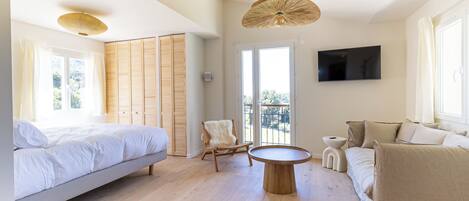 6 habitaciones, tabla de planchar con plancha, cuna de viaje y wifi