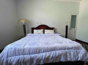3 bedrooms, bed sheets