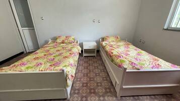 3 bedrooms, bed sheets