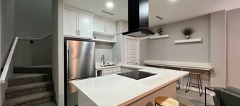 Villa Escondida #2 -2BD- Straight Shot to SpaceX!