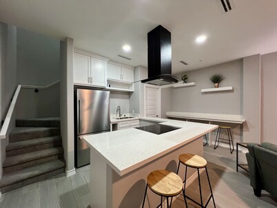 Villa Escondida #2 -2BD- Straight Shot to SpaceX!