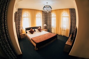 Minibar, in-room safe, desk, soundproofing