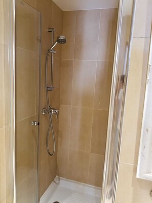 Comfort-Doppelzimmer | Badezimmer
