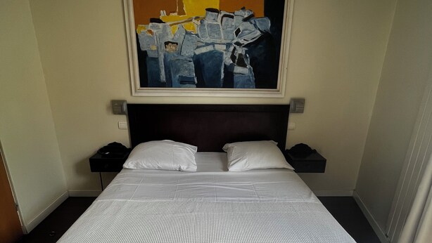 Unclassified image, 1 of 9, button - HOTEL TINGIS (Paris)