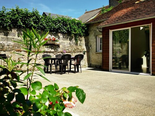 Gîte tout inclus au cœur de Descartes, idéal pour familles, proche sites touristiques, confort assuré