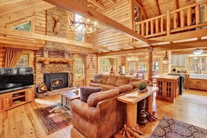 TV, fireplace, offices - Pocono Log Cabin |Gold Star Community | Hot Tub (Clifton Township)