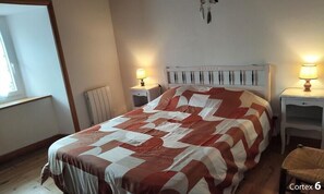3 bedrooms, bed sheets - Cozy Cottage Near Ski Resort and UNESCO Sites, Garden, 3BR, Fully Equipped in Saint-Front (Saint-Front)