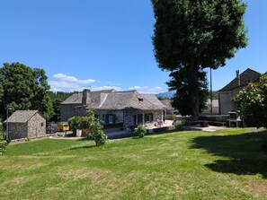 Exterior - Cozy Cottage Near Ski Resort and UNESCO Sites, Garden, 3BR, Fully Equipped in Saint-Front (Saint-Front)