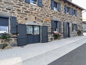 Unclassified image, 3 of 13, button