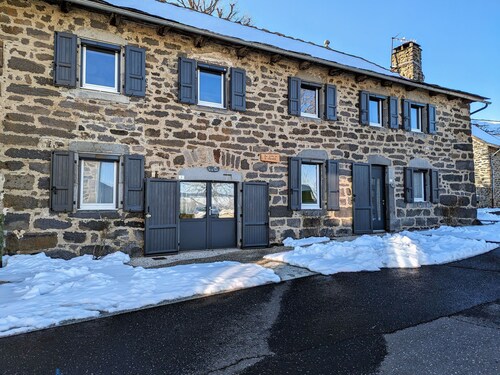 Gîte familial avec jardin, près du Puy-en-Velay et station de ski des Estables