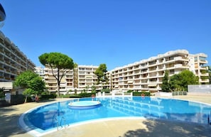 Pool - Cozy Beachside Apartment in Salou - 6 Guests, Free WiFi, Near Port Aventura & Capellans Beach (Salou)