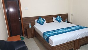 Standard Double Room | Free WiFi, bed sheets - GB Guest House (Guwahati)