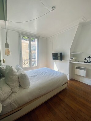 1 dormitori, planxa i posts de planxar, wifi i roba de llit
