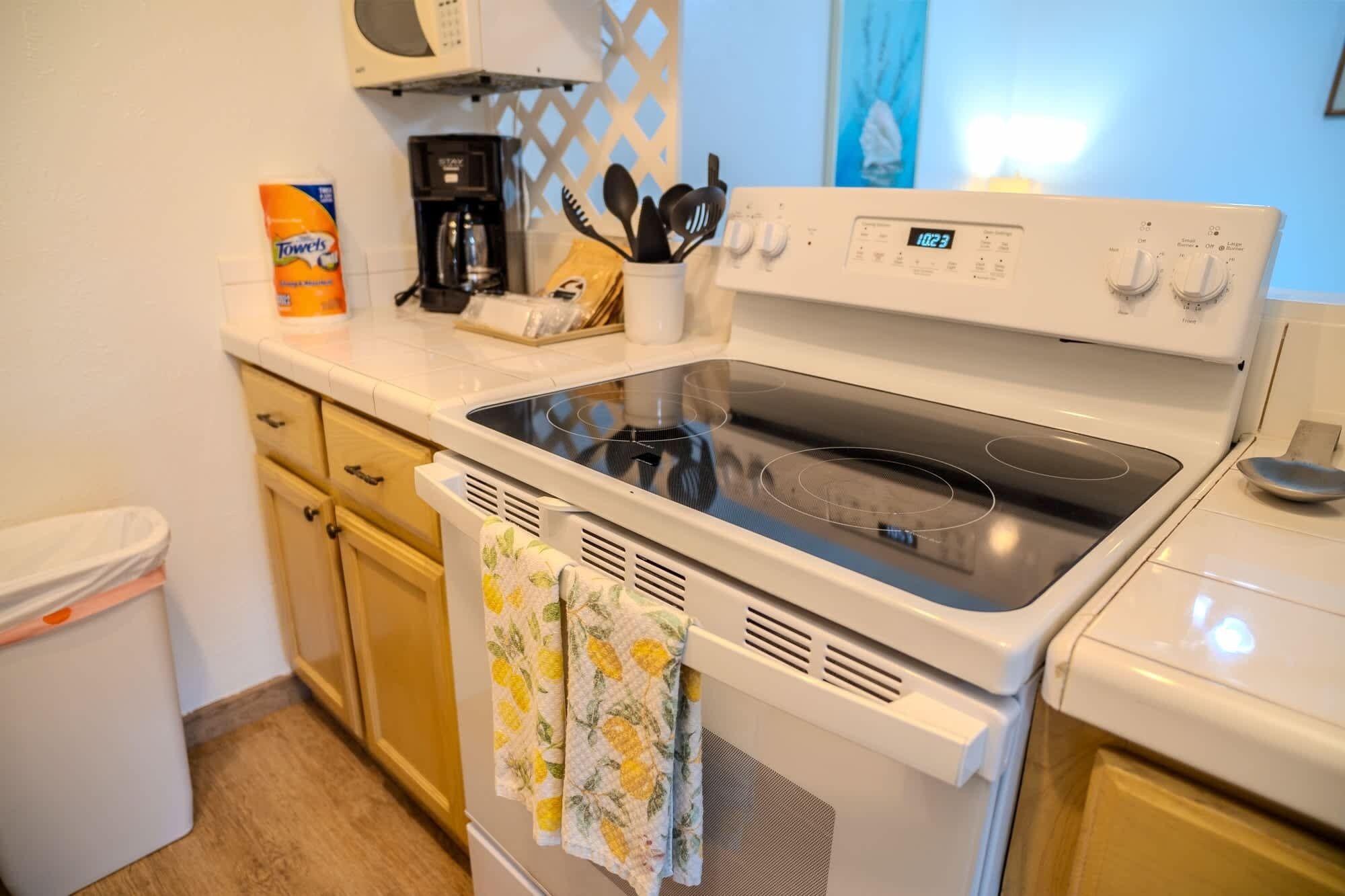 Coffee/tea maker, fridge, microwave, oven