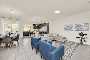 TV, offices - Solara Villa with Themed Rooms and Private Pool (Kissimmee)