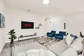 TV, offices - Solara Villa with Themed Rooms and Private Pool (Kissimmee)