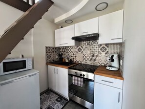 Private kitchen - "Un Oasis de Tranquillité en Plein Centre Ville" (Bléré)