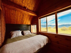 4 bedrooms, travel cot, free WiFi, bed sheets