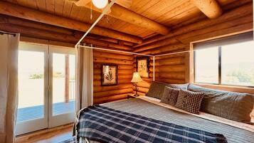 4 bedrooms, travel cot, free WiFi, bed sheets