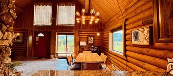 Secluded Mountain Paradise - Henry's Hideaway