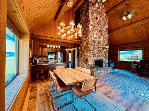 Secluded Mountain Paradise - Henry's Hideaway