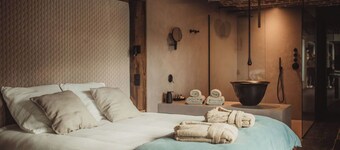 Luxury suite for two, spa, sauna - Exclusive character