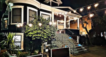 Victorian Vibes - Downtown Delight