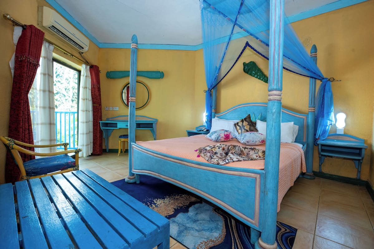 Executive Suite, Balcony, Beach View | 1 bedroom, minibar, in-room safe, desk