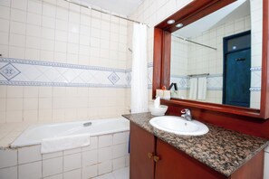 Bathroom - Beach comber hotel and aprtments  (Dar es Salaam)