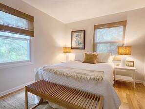 4 bedrooms, desk, iron/ironing board, free WiFi - Waccaway - North Litchfield Vacation Cottage - 5 Minute Walk to Beach! (Pawleys Island)