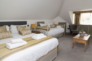 Familien-Vierbettzimmer | Schreibtisch, kostenloses WLAN