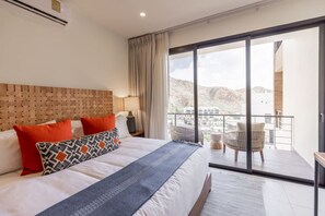 3 bedrooms, desk, iron/ironing board, WiFi