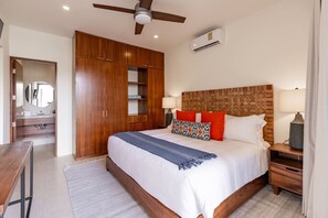 3 bedrooms, desk, iron/ironing board, WiFi - 3BR Condo: Partial Sea View, Pool & Jacuzzi (Cabo San Lucas)