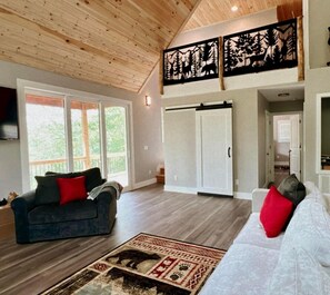 Smart TV y chimenea 