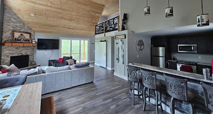 A newly constructed. The Retreat at Rhododendron Ridge. A Blowing Rock Beauty!!