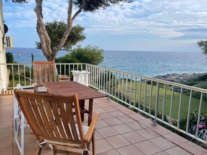 Outdoor dining - Unique Flat in Cap Salou - Mind & Feet in Water (Salou)
