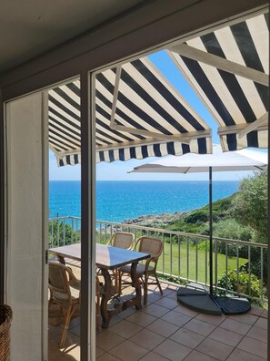 Outdoor dining - Unique Flat in Cap Salou - Mind & Feet in Water (Salou)