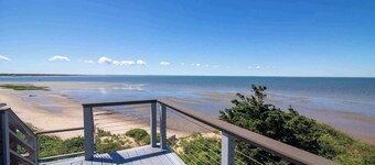 Hot Tub, Waterfront Home with Stunning Views!