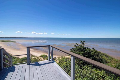 Hot Tub, Waterfront Home with Stunning Views!
