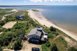 On the beach - Hot Tub, Waterfront Home with Stunning Views! (Wellfleet)