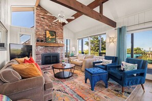 TV, fireplace, offices