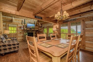 Interior - HeavenSent: Mtn Views, Secluded, Honeymoon, Games, Hot Tub, Wifi (Sevierville)