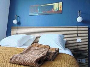 2 bedrooms, iron/ironing board, WiFi, bed sheets