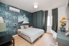 3 bedrooms, iron/ironing board, WiFi, bed sheets - Beautiful Villa next to the sea (Zadar)