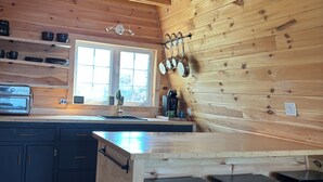 Coffee/tea maker, microwave, stovetop, toaster - Unplug and relax in this quiet retreat on the shores of Tracadie Bay (Donaldston)