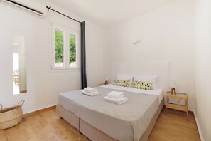 Superior Apartment | 1 bedroom, iron/ironing board, free WiFi